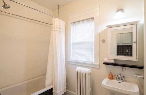 Des Moines Apartment | Charming Studio Minutes from Drake