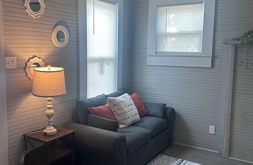 Flomaton Apartment | Charming studio with WiFi and appliances!