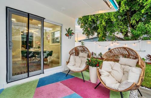 Pompano Beach House | Charming Tropical Getaway with Heated pool-3mile to Beach