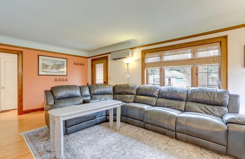 Greenwood Apartment | Charming Tudor-Style Apt Near Green Lake!