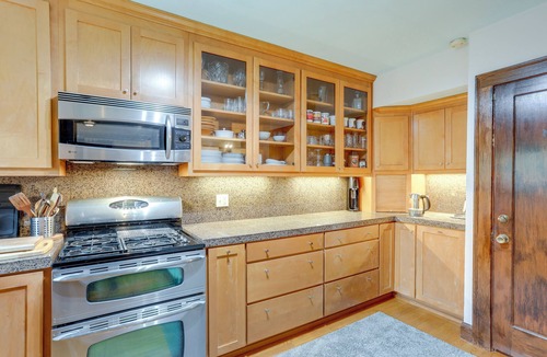 Greenwood Apartment | Charming Tudor-style Apt Near Green Lake!