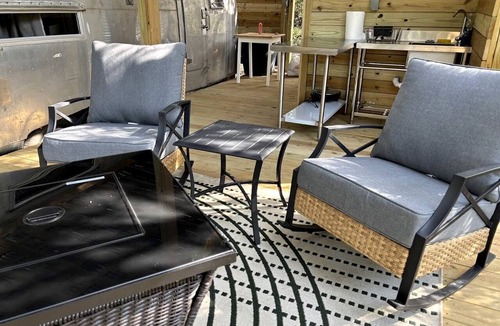 Mineral Wells House | Charming Vintage Airstream with Covered Patio near Mineral Wells, Texas