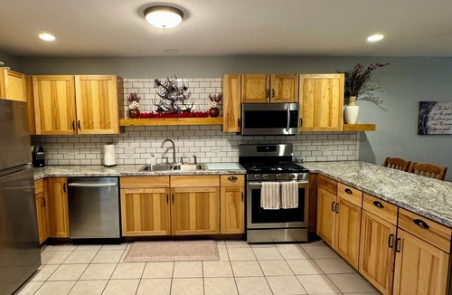Oglesby Cabin | Charming woodland villa located in a secured resort across from Starved Rock