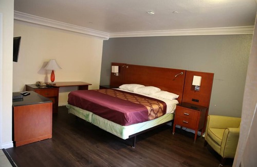Downey Hotel | Chateau Inn and Suites