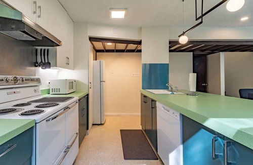 Lawrence House | Chatham House: Indy Retro Retreat - spacious 5-bedroom house with backyard