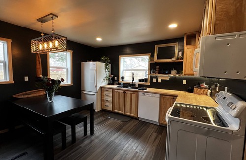Norway House | Chestnut Charmer 3-Bedroom Experience