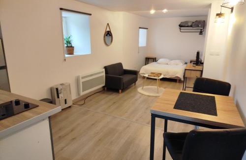 Laval Apartment | Chez Mathilde, studio sur Laval