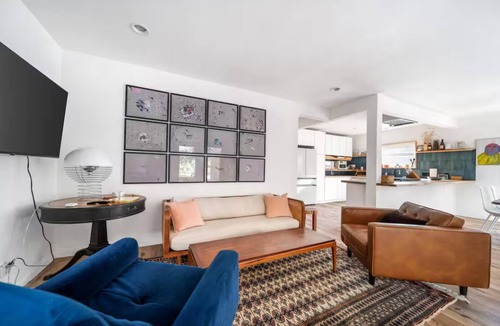 Los Angeles House | Chic 3BR LA Stay + Private Yard