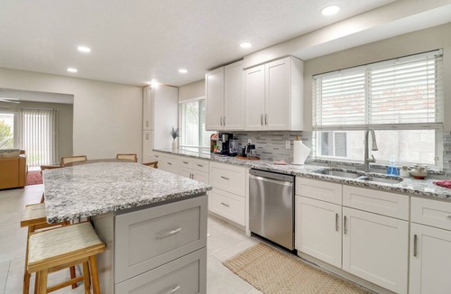 Northeast Heights House | Chic 5BR, Yard, Mtn Views, Games 4 fun Family time