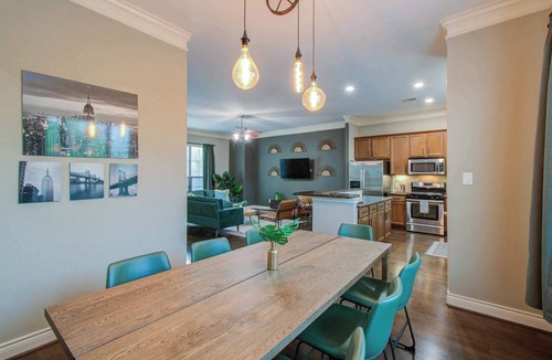 South Central Houston House | Chic & Central 3-BD Townhouse, Mins to DT
