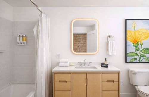 Neenah Apartment | Chic Downtown Apartment w/Vintage Charm & WiFi