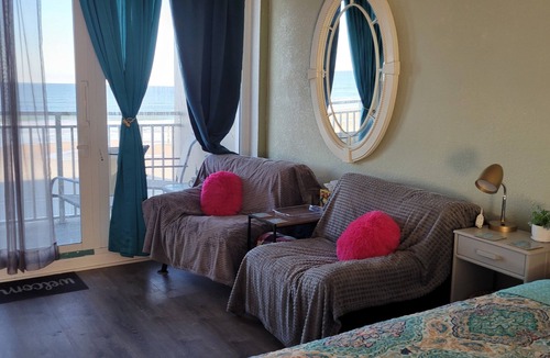 Marshall Park Apartment | Chic Ocean-Front Studio Condo w/balcony, by the beach & fun attractions