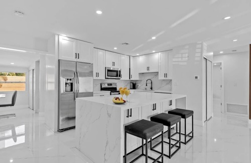 Survey Creek House | Chic Pompano Getaway - Pool, Beach & Pickleball