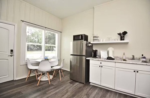 Winter Garden Apartment | Chic Studio Apt #4 by Bike Trail & Historic Downtown Winter Garden