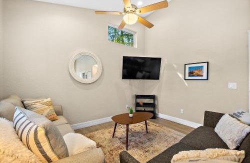 Downtown Historic District House | Citrus Hideaway - Steps to City Center