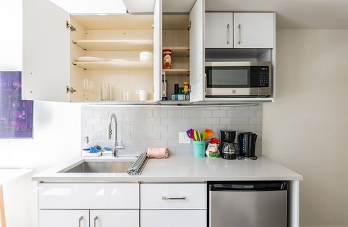 Yesler Terrace Hotel | Cityscape KING BED on Broadway Modern Loft