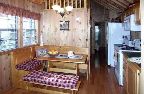 Inverness Cabin | Classic Cabin with Furnished Deck in Inverness, Florida