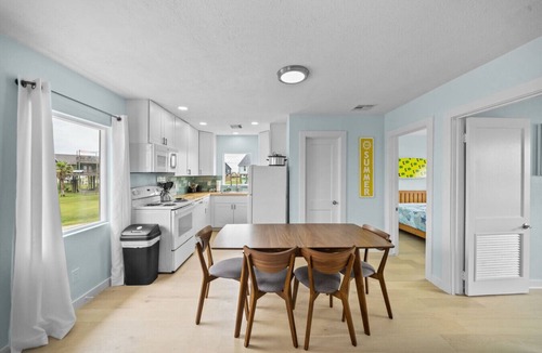 Surfside Beach House | Classic, Cozy Bungalow With Large Deck Near Beach