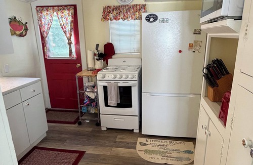 Lakeside Cottage | Classic Lakeside Cottage, Prime Location-Across from Hoover Auditorium