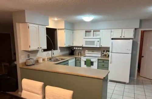 Coralville House | Classy-Quilted 3 Bedroom centrally located