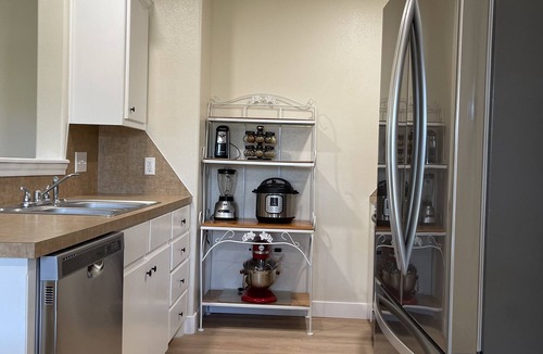 Southgate House | Clean & Cozy