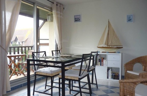 Cabourg Apartment | Clos Mathilde residence, 45 m² 3-room apartment, balcony, private parking,