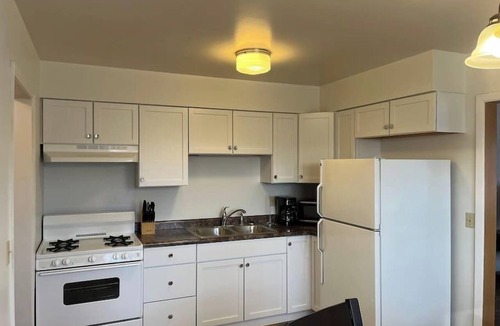 Springfield Apartment | Close to Downtown - 2 queen beds
