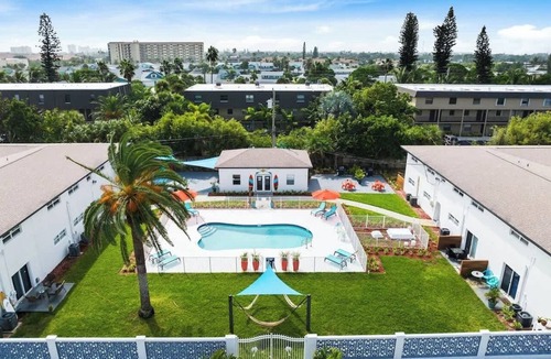 Indian Harbour Beach Apartment | Close to the beach! Pool, gym, BBQ, *no pet fee*, LCO @ 6 pm!