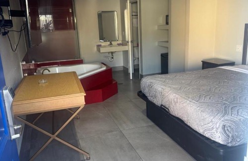 Lynwood Hotel | Clover motel