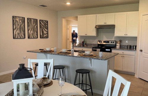 Glencoe House | Coastal Breeze 4 Bedroom 2 Car Garage Community Pool