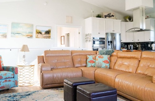 Painters Hill House | Coastal Canary - Summer at the beach + hot tub!