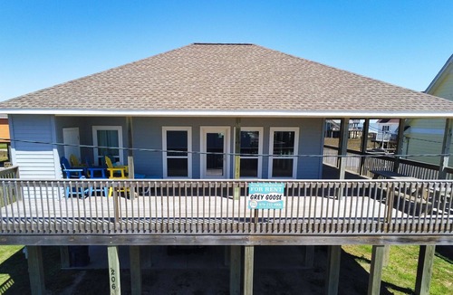 Surfside Beach House | Coastal Contemporary Only steps away from water