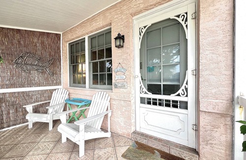 Cocoa Beach Cottage | Coastal Cottage 225 - Walk to Beach, King Bed