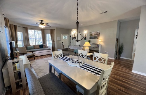 Bay St Louis House | Coastal Cutie in rural, wooded setting. Closest beach 5 min drive! Fast WiFi