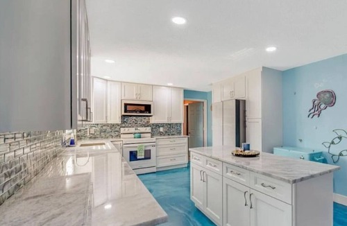 Lantern Park Units House | Coastal Oasis: Spacious 4 bedroom retreat w/pool