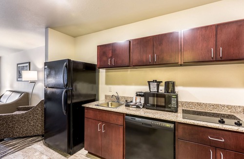 Hartford Hotel | Cobblestone Hotel & Suites - Hartford
