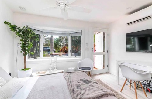 Parrot Cove Apartment | Coco Studio