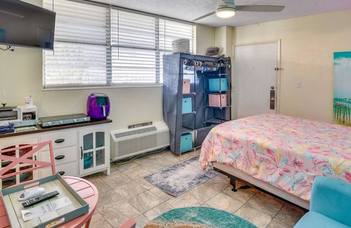 Bostwick Park Apartment | Colorful Daytona Beach Vacation Rental w/ Pools!