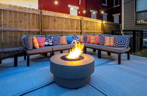 Near East Columbus House | Columbus Lounge: Hot Tub, Game Room, Karaoke, BBQ, and an Outstanding Backyard.