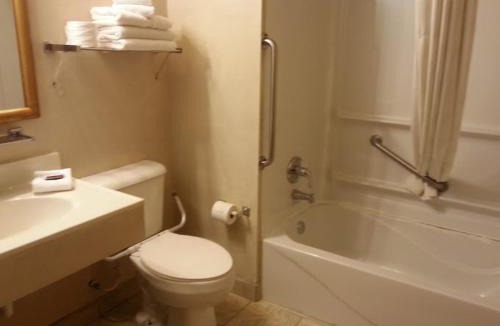 Columbus Junction Hotel | Columbus Motel