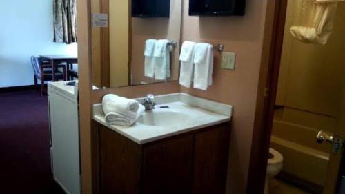 Columbus Junction Hotel | Columbus Motel