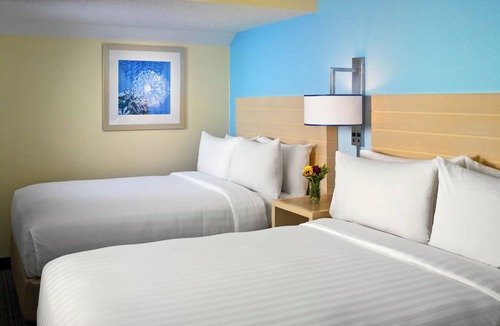 Tucson Hotel | Comfort and Convenience! Pet-Friendly Stay w/Free Breakfast & Pool Access!