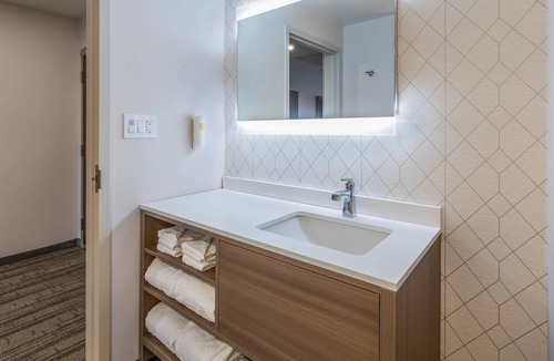 Bradford West Gwillimbury Hotel | Comfort Inn & Suites