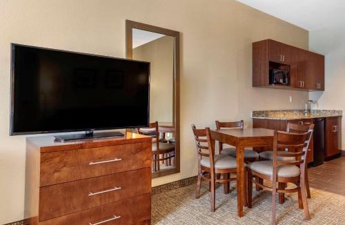 Edgewood Hotel | Comfort Inn & Suites Edgewood