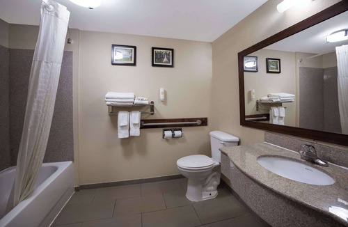 Midway Hotel | Comfort Inn & Suites Midway - Tallahassee West
