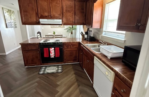Valdosta House | Comfort & Space · 3BR, 2BA · Perfect for Families & Groups