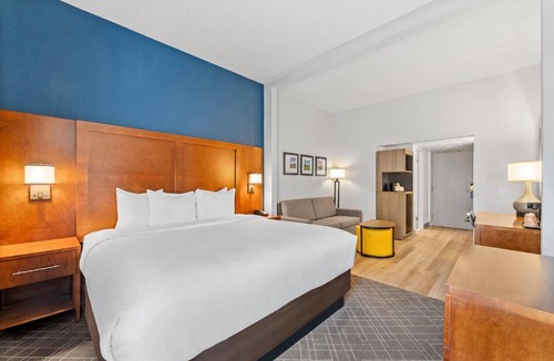 Bethlehem Hotel | Comfort Suites Bethlehem Near Lehigh University and LVI Airport