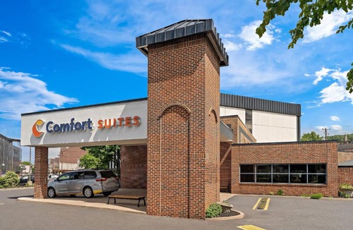 Bethlehem Hotel | Comfort Suites Bethlehem Near Lehigh University and LVI Airport