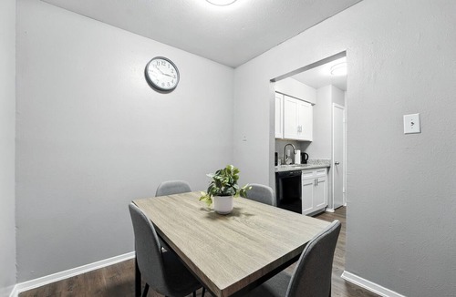 Southridge Apartment | Comfortable 1BR Midterm Housing I Free Parking