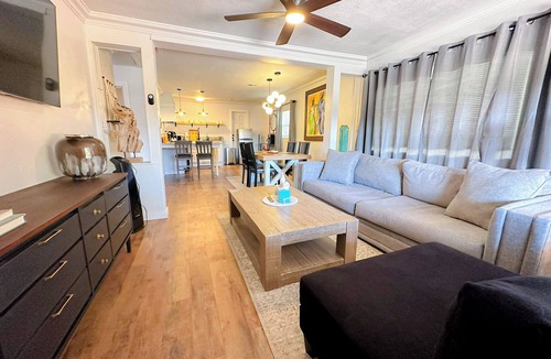 Central Oklahoma City Apartment | Comfortable 2BR 4 mins from OCU — guests book it again #19A